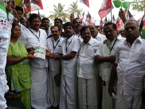 அரணாரை கிராமத்தில் முதற்கட்ட வாக்கு சேகரிப்பு பணியை இன்று காலை அதிமுகவினர் துவக்கினர்.