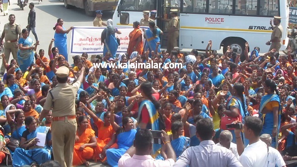 அங்கன்வாடி மற்றும் அரசு ஊழியர்கள் மூன்றாம் நாளாக வேலைநிறுத்தம் : பெரம்பலூரில் சாலை மறியலில் ஈடுபட்ட 634 பெண்கள் உள்பட 742 பேர் கைது