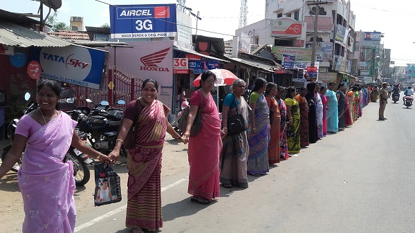 15 அம்ச கோரிக்கைகளை நிறைவேற்ற வலியுறுத்தி ஆசிரியர்கள் மனித சங்கிலி போராட்டம்