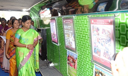 ஒருங்கிணைந்த குழந்தை வளர்ச்சி திட்டத்தின் கீழ் விழிப்புணர்வு விளம்பர ஊர்தியை மாவட்ட வருவாய் அலுவலர் துவக்கி வைத்தார்