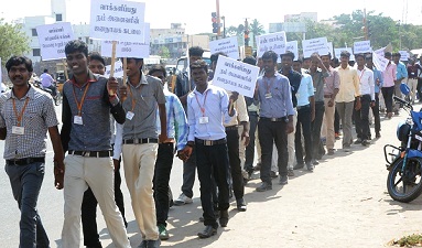 பெரம்பலூரில் வாக்களிப்பதன் முக்கியத்துவம் குறித்து விழிப்புணர்வு பேரணி : கல்லூரி மாணவர் நடத்தினர்.