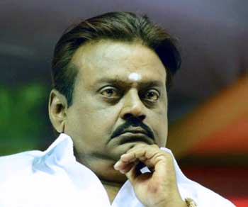 இன்று சிகிச்சை முடிந்து வீடு திரும்பினார் : தேமுதிக தலைவர் விஜயகாந்த்