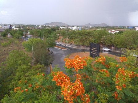 பெரம்பலூர் மற்றும் சுற்றுப் பகுதிகளில் விட்டு விட்டு மழை : பொதுமக்கள் மகிழ்ச்சி