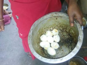 பெரம்பலூரில் மாணவர்களுக்கு அழுகிய முட்டை, ஊழல் குறித்து கமல் டிவிட்டரில் வெளியீடு!
