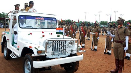 பெரம்பலூரில் 71வது சுதந்திர தினவிழா கோலாகலமாக கொண்டாட்டம் : ஆட்சியர் தேசியக் கொடியை ஏற்றினார்.