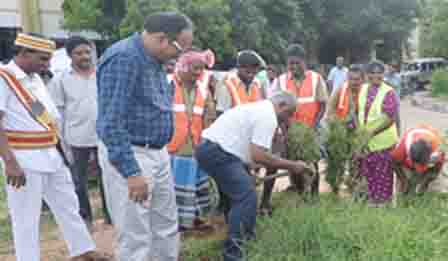 “தூய்மையே சேவை” இயக்க உறுதிமொழி : பெரம்பலூரில் அனைத்துத்துறை அலுவலர்கள் ஏற்பு.