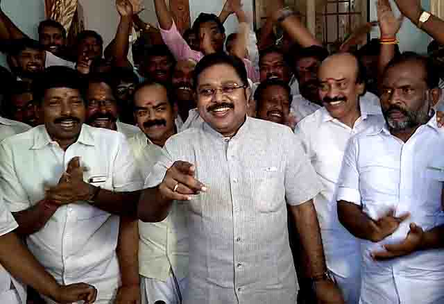 எடப்பாடி அரசை அகற்ற வேண்டும் என குரல் கொடுக்கும் எம்எல்ஏக்கள் அனைவரும் போராளிகள் : டி.டி.வி. தினகரன்