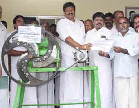 ரூ.10.40 இலட்சம் மதிப்பிலான தையல் இயந்திரங்களை பெரம்பலூர், குன்னம் எம்.எல்.ஏக்கள் வழங்கினர்