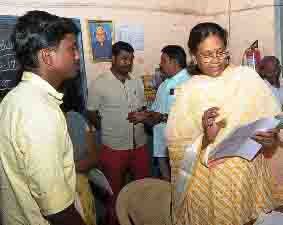 வாக்காளர் பட்டியல் : சேர்த்தல், நீக்கல், திருத்த பணிக்கான முகாம் : பெரம்பலூர் ஆட்சியர் ஆய்வு