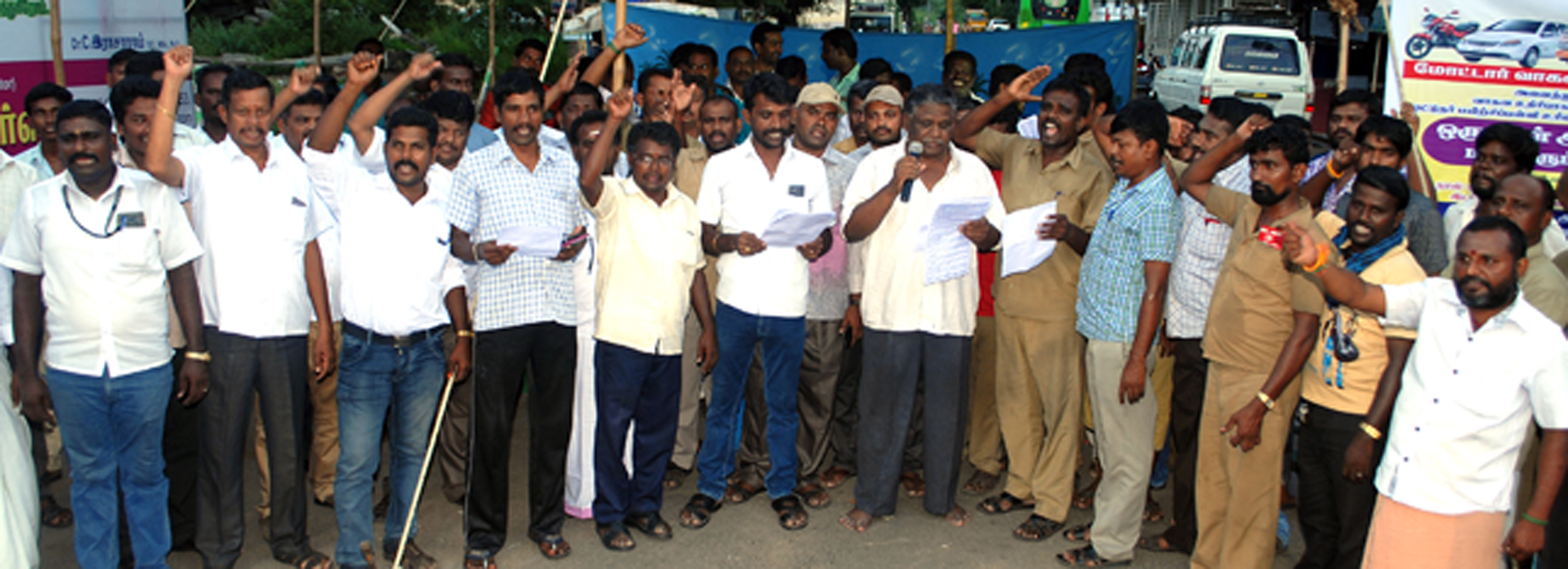 மத்திய அரசு சாலை பாதுகாப்பு மசோதாவை கைவிடக்கோரி வாகனங்கள் இயக்கம் நிறுத்தம் : பொதுமக்கள் அவதி