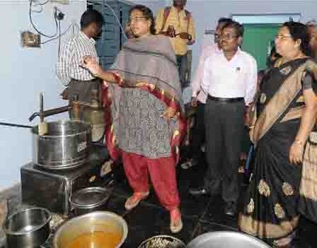 ஆதிதிராவிடர் மற்றும் பழங்குடியினர் நல மாணவ விடுதியில் பெரம்பலூர் ஆட்சியர் ஆய்வு
