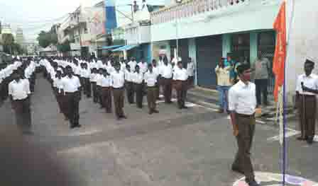 பெரம்பலூரில் ஆர்.எஸ்.எஸ்.தன்னார்வலர்களின் அணிவகுப்பு ஊர்வலம்