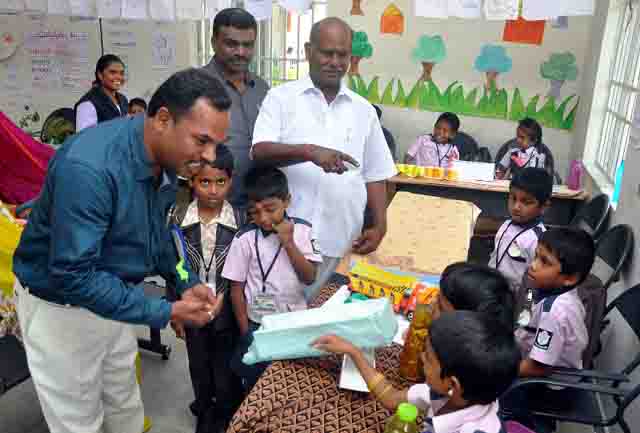 ஆருத்ரா மெட்ரிக் பள்ளியில் மாணவர்களின் படைப்புகள் கண்காட்சி