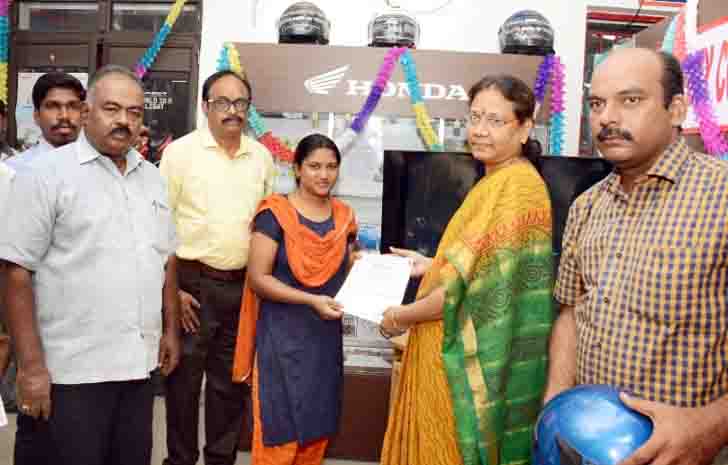 வள்ளலார் ஹோண்டாவில் சாலைப் பாதுகாப்பு மையம் : பெரம்பலூர் ஆட்சியர் தொடங்கி வைத்தார்.