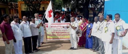 பெரம்பலூர் அருகே ரெட் கிராஸ் சார்பில் எய்ட்ஸ்,டெங்கு மற்றும் மனித நேய விழிப்புணர்வு பேரணி