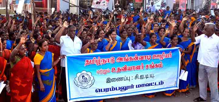 பல்வேறு கோரிக்கைகளை வலியுறுத்தி அங்கன்வாடி பணியாளர்கள் பெரம்பலூரில் ஆர்ப்பாட்டம்.