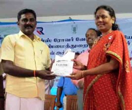 300 விவசாயிகளுக்கு பூச்சி மருந்து தெளிக்கும் பாதுகாப்பு உடைகள் டவ் அக்ரோ சயின்சஸ் நிறுவனம் வழங்கியது.