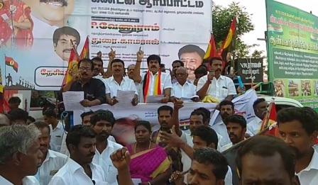 தமிழக அரசின் பேருந்து கட்டண உயர்வை கண்டித்து தேமுதிக பெரம்பலூரில் ஆர்ப்பாட்டம்