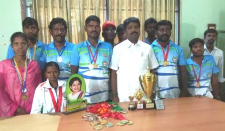 பாரா ஒலிம்பிக் தடகளப் போட்டிகளில் வென்ற வீரர்களுக்கு எம்எல்ஏ தமிழ்ச்செல்வன் நிதி உதவி