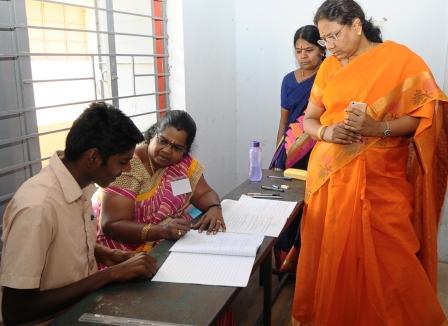பத்தாம் வகுப்பு பொதுத்தேர்வு நடைபெறும் மையங்களை மாவட்ட ஆட்சியர் நேரில் பார்வையிட்டார்