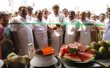 அதிமுக சார்பில் கோடைக்கால தண்ணீர் பந்தல் ஆர்.டி.ராமச்சந்திரன், எம்.எல்.ஏ., திறந்து வைத்தார்.