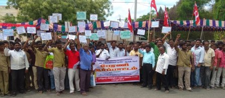 மின்வாரிய ஒப்பந்த தொழிலாளர்களுக்கு தினக்கூலி ரூ.380 வழங்க கோரி ஆர்ப்பாட்டம்
