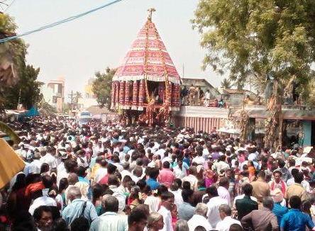 பெரம்பலூர் அருகே சிறுவாச்சூர் மதுரகாளியம்மன் கோயில் சித்திரைத் தேரோட்டம் இன்று நடந்தது