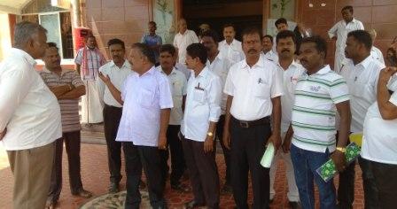 பெரம்பலூர் காவல் ஆய்வாளரை கண்டித்து வழக்கறிஞர்கள் நீதிமன்ற பணிகள் புறக்கணிப்பு: எஸ்.பி.யிடம் மனு