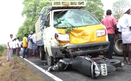 பெரம்பலூர் அருகே இரு வேறு சாலை விபத்து: தந்தை, மகன் உட்பட 4 பேர் சம்பவ இடத்திலேயே பலி.