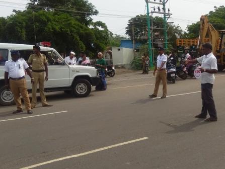 ஹெல்மெட் அணிய கோர்ட் உத்தரவு : போக்குவரத்து துறையினர், போலீசார் வாகன தணிக்கை