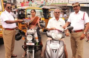 நாமக்கல் காவல் துறை சார்பில் ஹெல்மெட் அணிவது குறித்த விழிப்புணர்வு பிரசாரம்