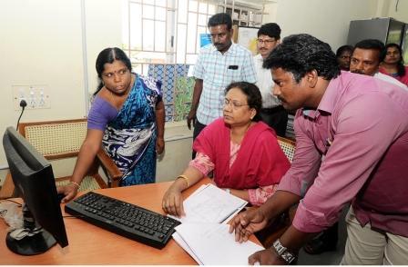 ஆலத்தூர் வட்டாட்சியர் அலுவலகத்தில் இணையதள பட்டா மாறுதல்கள் குறித்து பெரம்பலூர் ஆட்சியர் ஆய்வு