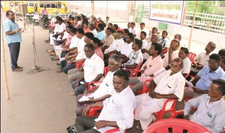 நாமக்கல்லில் பல்வேறு கோரிக்கைகளை வலியுறுத்தி கிராம உதவியாளர்கள் தர்ணா