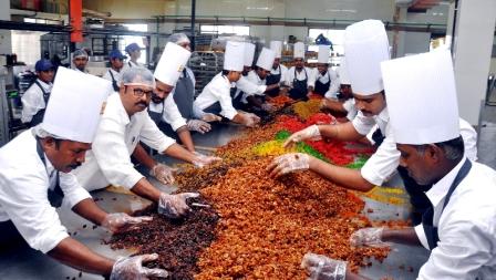 கிறிஸ்துமஸ் புத்தாண்டை முன்னிட்டு ரிச் ப்ளம் கேக் தயாரிக்கும் பணி : அஸ்வின்ஸ் ஹோம் ஸ்பெசலில் துவங்கியது