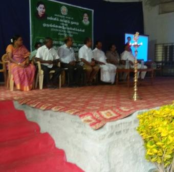 அதிகாரிகளுக்கு சிவப்பு கம்பளம்; மாணவர்களுக்கு புழுதி : அரசு பள்ளி மாணவர்கள் கண்காட்சியில் அவலம்!