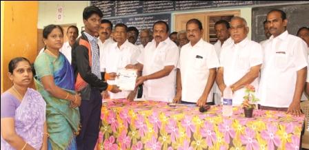 தேசிய அளவிலான விளையாட்டு போட்டியில் வெற்றி பெற்ற நகராட்சி பள்ளி மாணவன்; எம்எல்ஏ பாராட்டு