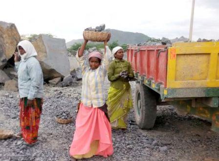 சுமைப்பணி தொழிலாளர்களுக்கு தனி நலவாரியம் அமைக்க கோரி கூட்டத்தில் தீர்மானம்