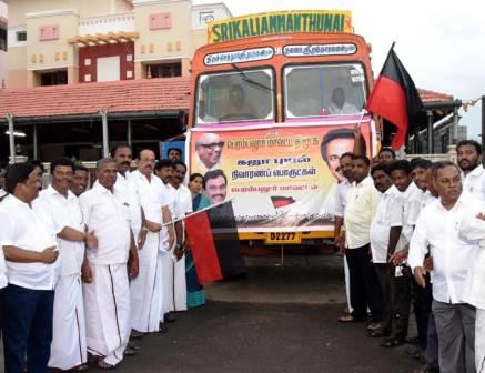 பெரம்பலூர் மாவட்ட திமுக சார்பில் கஜா புயலால் பாதிக்கப்பட்ட மக்களுக்கு ரூ. 15 லட்ச மதிப்பில் நிவாரண பொருட்கள்