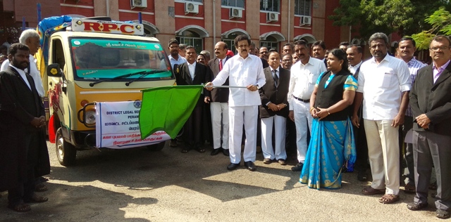பெரம்பலூர் சட்டப்பணிகள் ஆணைக்குழு சார்பில் கஜா புயலால் பாதிக்கப்பட்டோர்க்கு நிவாரண பொருட்கள்