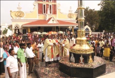 நாமக்கல்லில் கிறிஸ்து அரசர் பெருவிழா கொடியேற்றத்துடன் தொடங்கியது.