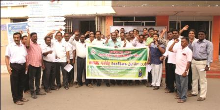 நாமக்கல் அரசு ஆஸ்பத்திரியில் மருந்தாளுனர்கள் ஆர்ப்பாட்டம்