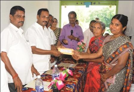 நாமக்கல் அருகே மகளிர் சுயஉதவி குழுவிற்கு ரூ.1.5 கோடிகடன் உதவி எம்எல்ஏ சந்திரசேகரன் வழங்கினார்