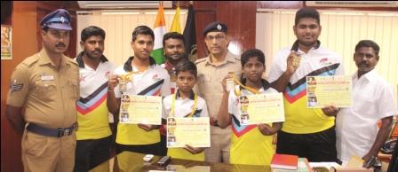 தேசிய வில்வித்தை போட்டியில் வெற்றி பெற்ற நாமக்கல் மாணவர்களுக்கு, எஸ்பி பாராட்டு