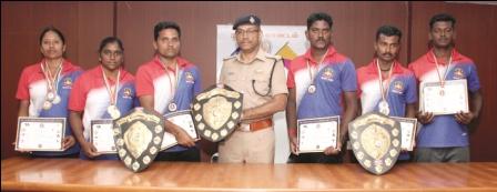 மாநில விளையாட்டுப் போட்டிகளில் நாமக்கல் மாவட்ட போலீசார் சாதனை : மாவட்ட எஸ்.பி பாராட்டு