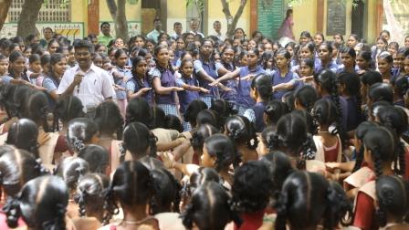 கவனமாய் தீபாவளி கொண்டாடுவது குறித்து மாணவர்களுக்கு விழிப்புணர்வு நிகழ்ச்சி நாமக்கல் அருகே நடந்தது