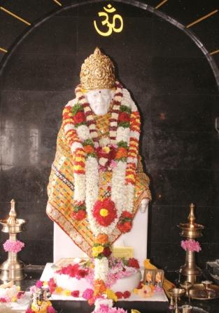 நாமக்கல் சாய்பாபாவுக்கு ராஜ அலங்காரம்