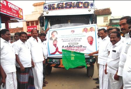 கஜா புயலால் பாதிப்பு நாகப்பட்டினம் பகுதிகளுக்கு நிவாரணப் பொருட்கள்: சேந்தமங்கலம் எம்எல்ஏ அனுப்பினார்.