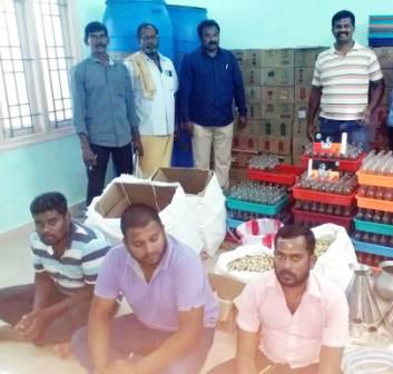 பெரம்பலூரில் போலி மதுபான ஆலைகள் கண்டுபிடிப்பு: மூவர் கைது: ரூ.10 லட்சம் மதிப்பிலான பொருட்கள் பறிமுதல்