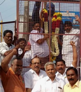 அம்பேத்கரின் 62வது நினைவு தினம்: பெரம்பலூரில் திமுக, காங்கிரஸ் உள்ளிட்ட கட்சிகள் மாலை அணிவித்து மரியாதை
