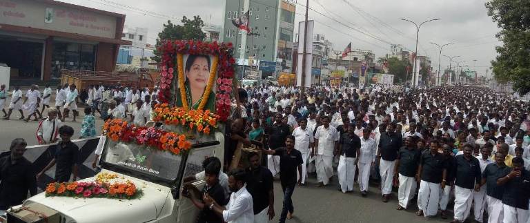ஜெயலலிதா நினைவு தினம்: பெரம்பலூரில் 5 ஆயிரம் அதிமுகவினர் மவுன ஊர்வலம்; மலரஞ்சலி